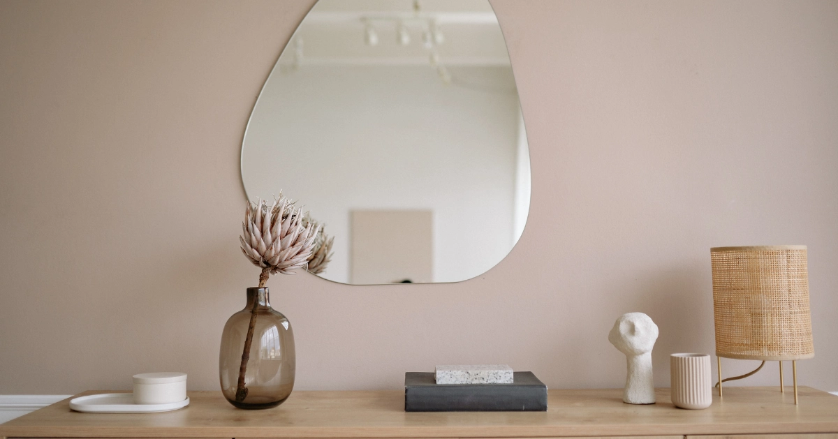 picture of a mirror