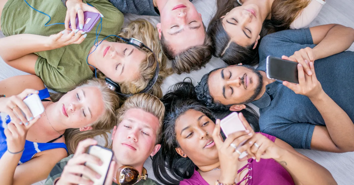a group of teens on their mobile chatting with Hope Coaches