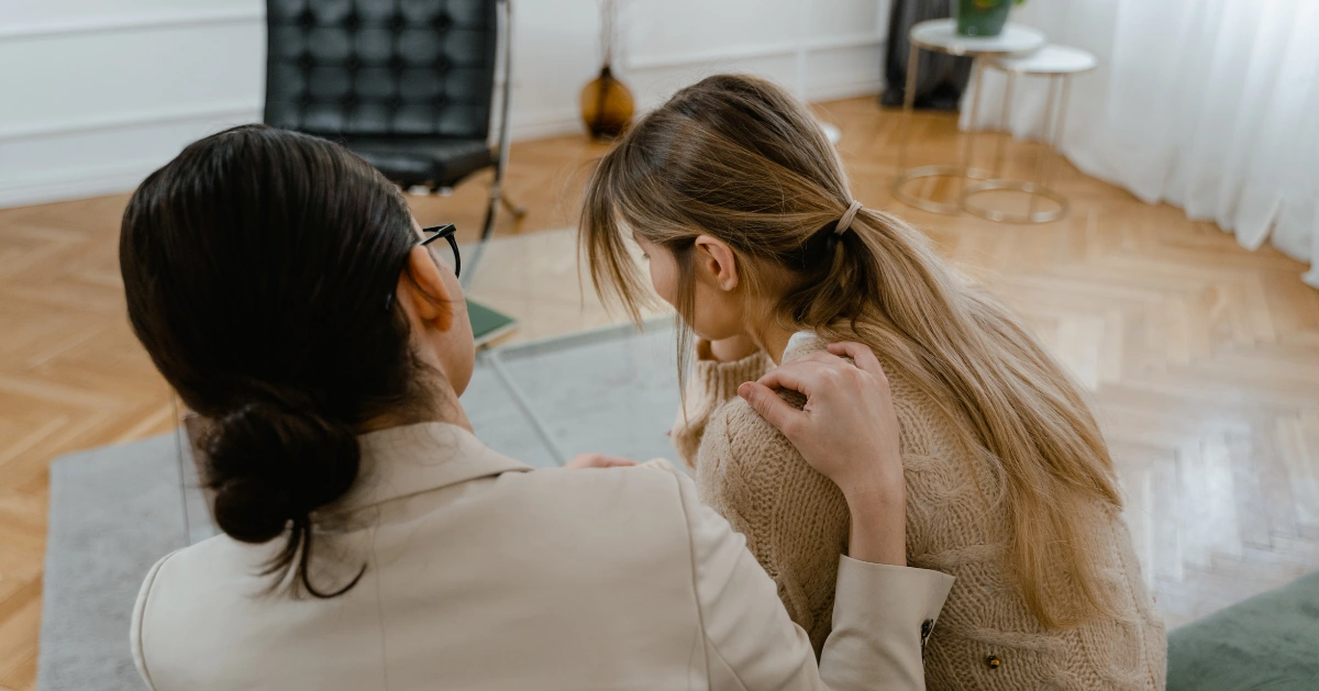 woman consoling a friend who has been sexually assaulted and is scared